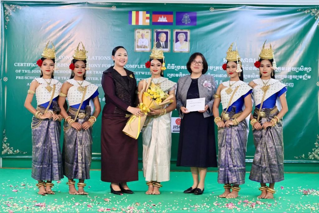 お祝いの踊りチュンポーを踊りました♪